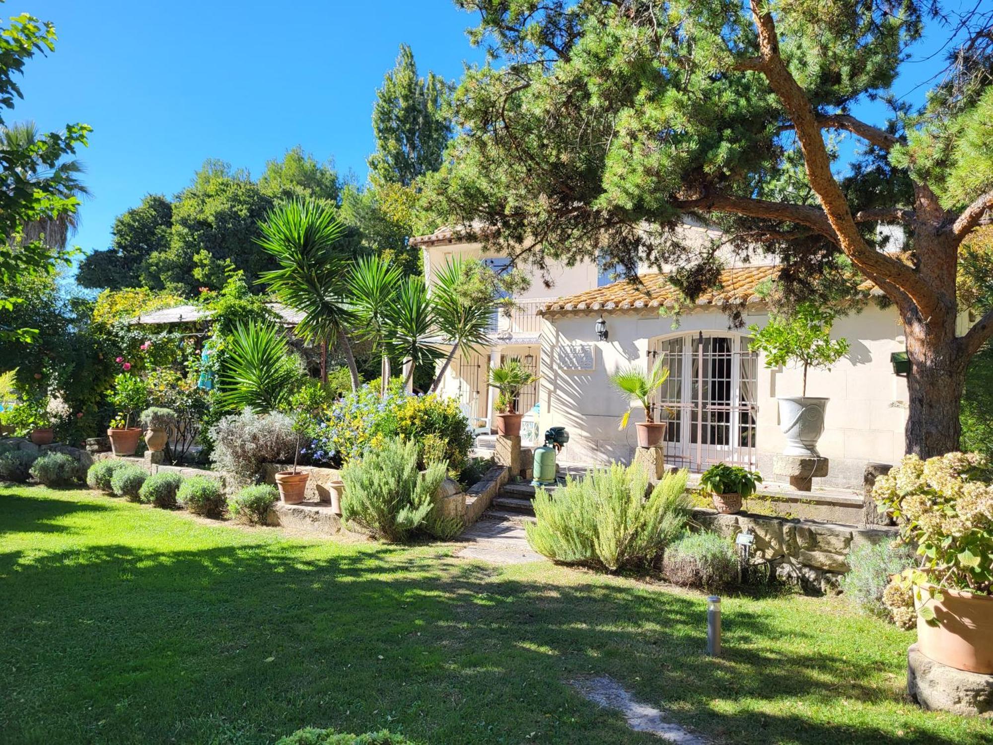 Le Mas Des Agapes Beaucaire  Luaran gambar